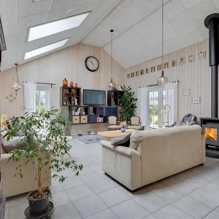 Thorth - 1-3km From The Sea By Interhome *
