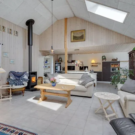 Thorth - 1-3km From The Sea By Interhome